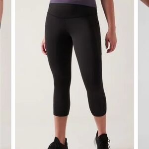 Athleta Ultimate Stash II Capri
Leggings M